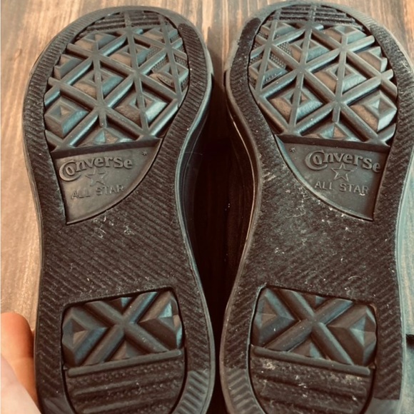 All Black Converse Mens 4-Womens 6 - Picture 4 of 6